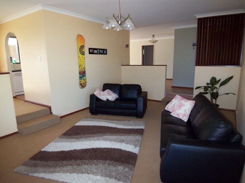 26 Oaklands Avenue, Halls Head WA 6210
