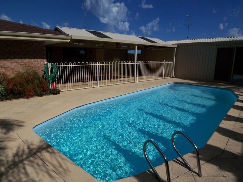 26 Oaklands Avenue, Halls Head WA 6210