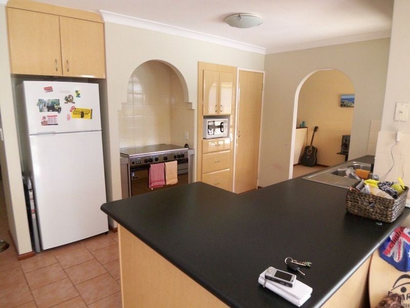 26 Oaklands Avenue, Halls Head WA 6210