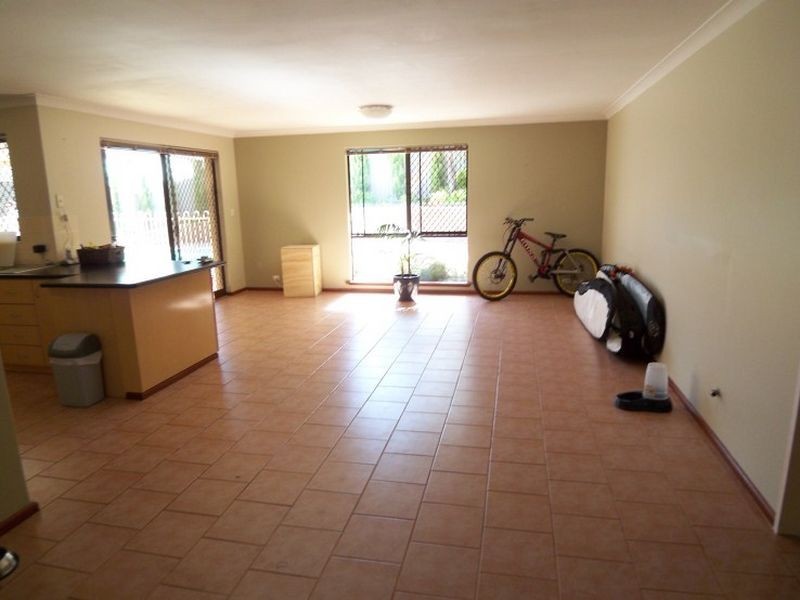 26 Oaklands Avenue, Halls Head WA 6210