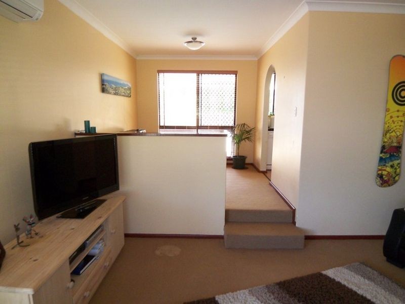 26 Oaklands Avenue, Halls Head WA 6210