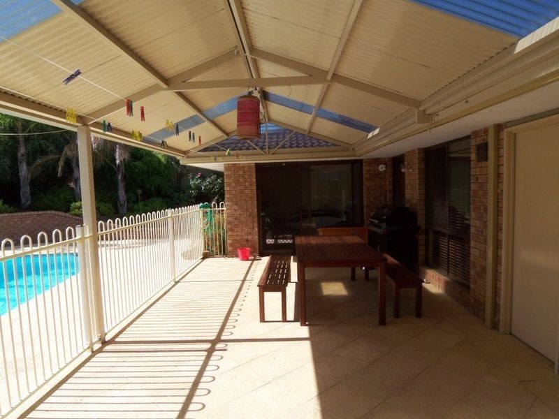 26 Oaklands Avenue, Halls Head WA 6210