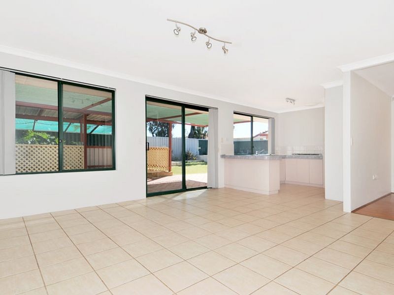8 Oakover Turn, Greenfields WA 6210