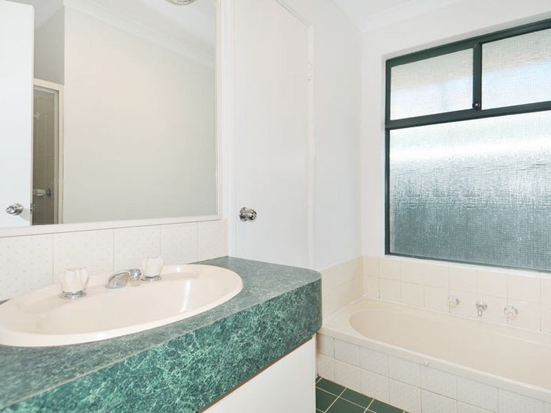 8 Oakover Turn, Greenfields WA 6210