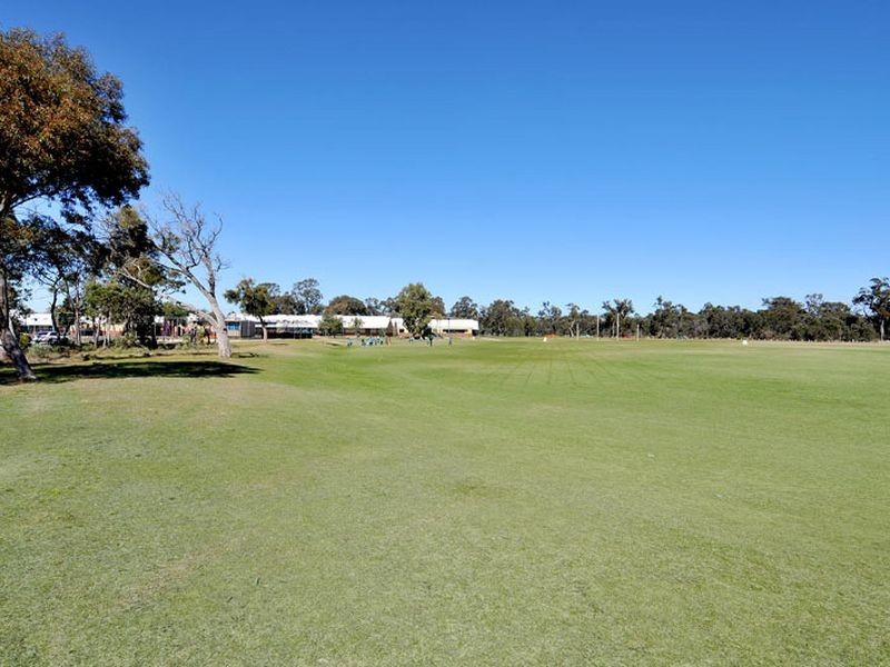 8 Oakover Turn, Greenfields WA 6210