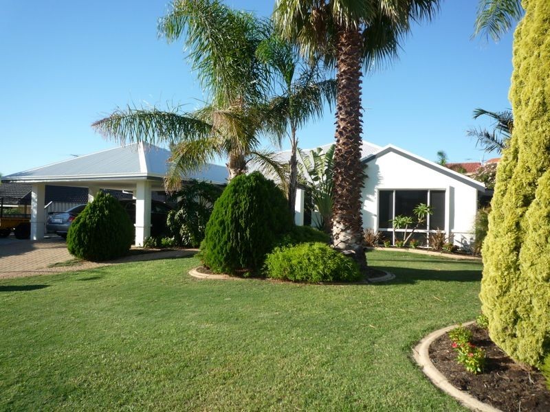 30 Silvertop Avenue, Halls Head WA 6210