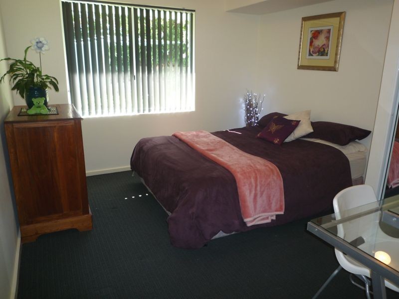 30 Silvertop Avenue, Halls Head WA 6210