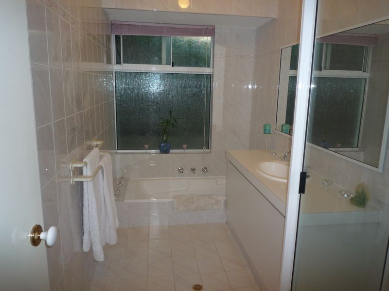 30 Silvertop Avenue, Halls Head WA 6210