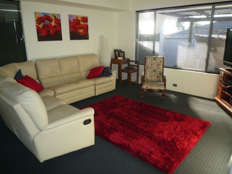 30 Silvertop Avenue, Halls Head WA 6210