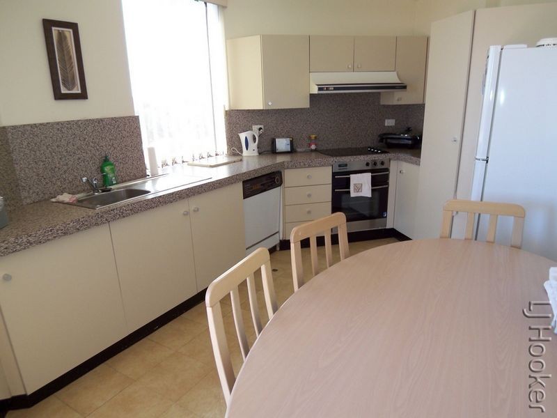 14/6A Valley Road, Halls Head WA 6210