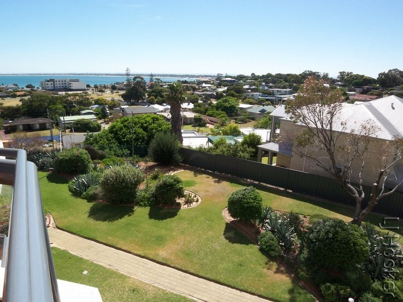 14/6A Valley Road, Halls Head WA 6210