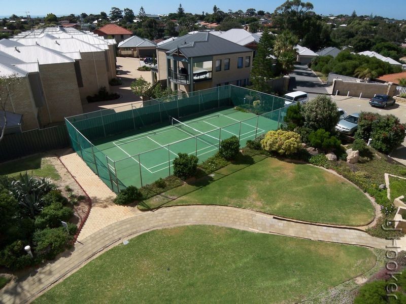 14/6A Valley Road, Halls Head WA 6210