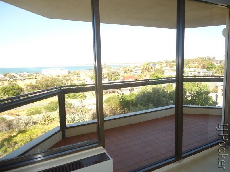 14/6A Valley Road, Halls Head WA 6210