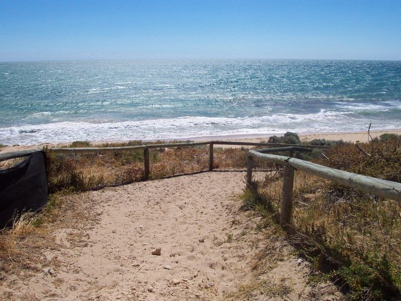 14/6A Valley Road, Halls Head WA 6210