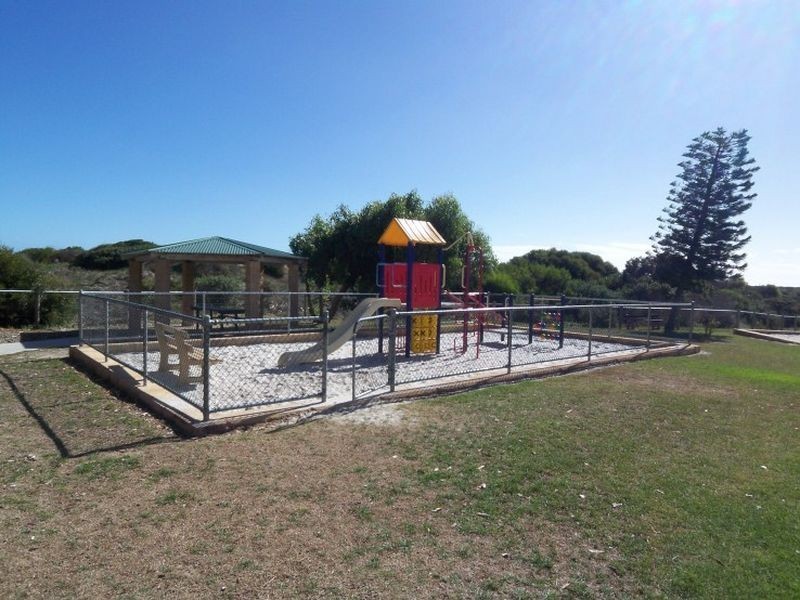 10 Yanrey Street, Golden Bay WA 6174