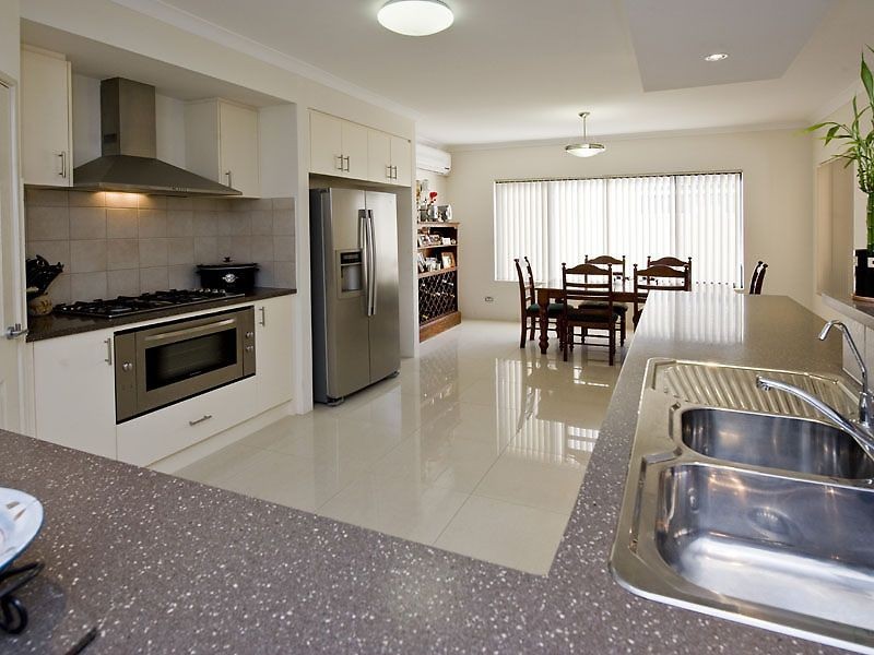 9 Nuchea Vista, Parklands WA 6180