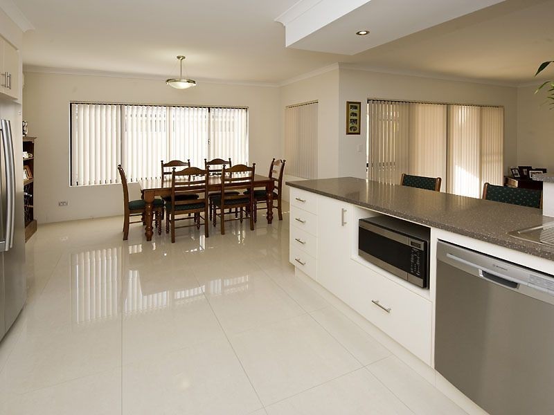 9 Nuchea Vista, Parklands WA 6180