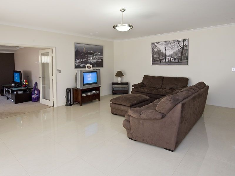 9 Nuchea Vista, Parklands WA 6180