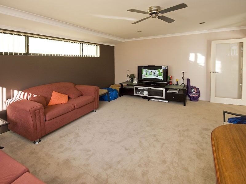 9 Nuchea Vista, Parklands WA 6180