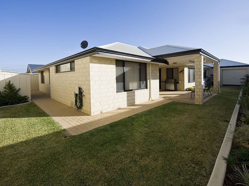 9 Nuchea Vista, Parklands WA 6180