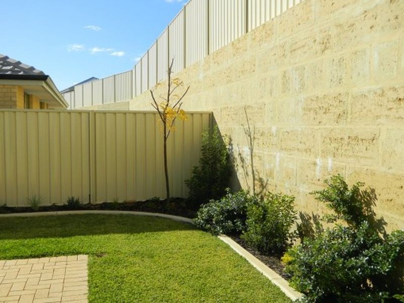 9 Nuchea Vista, Parklands WA 6180