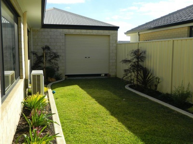 9 Nuchea Vista, Parklands WA 6180