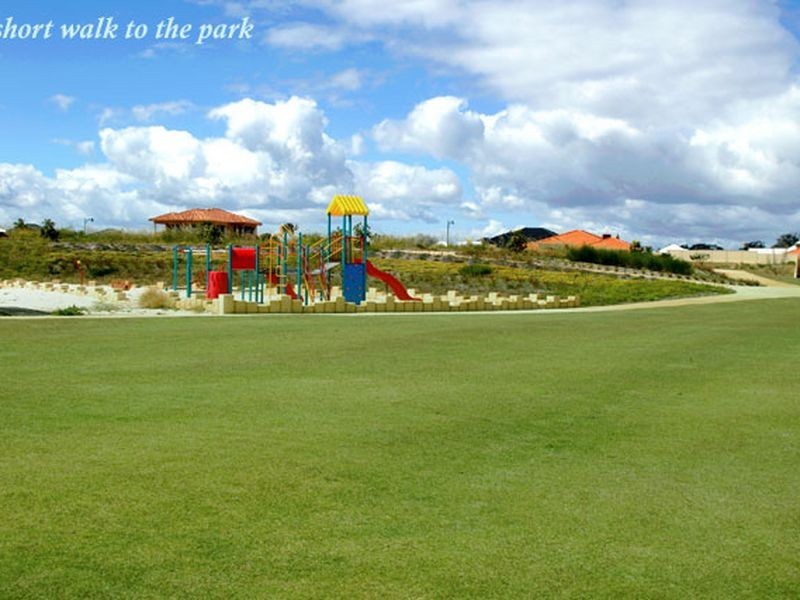 15 Tamar Break, Madora Bay WA 6210