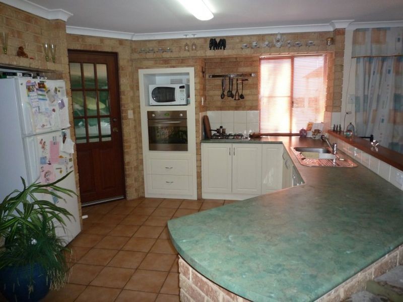 6 Rosebud Place, Halls Head WA 6210