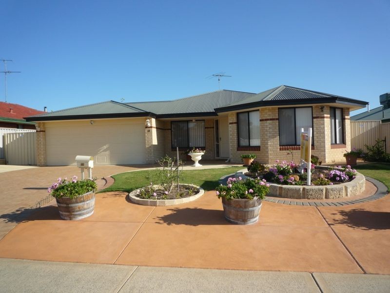 19 Floribunda Avenue, Halls Head WA 6210