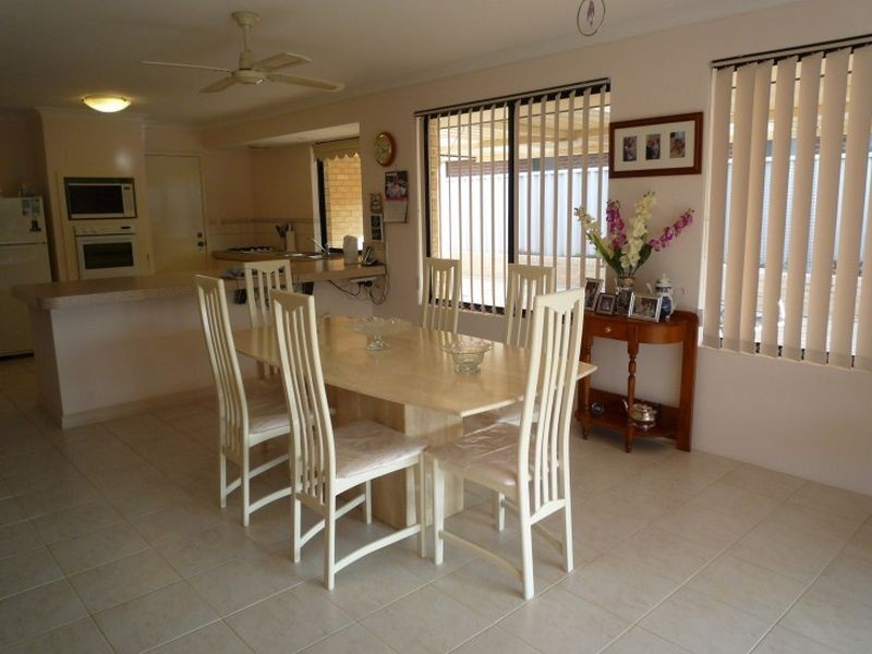 19 Floribunda Avenue, Halls Head WA 6210