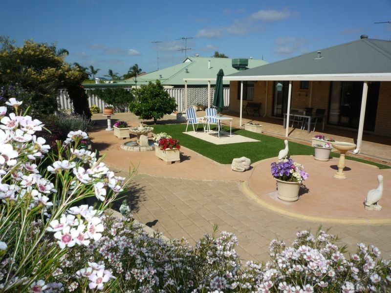 19 Floribunda Avenue, Halls Head WA 6210