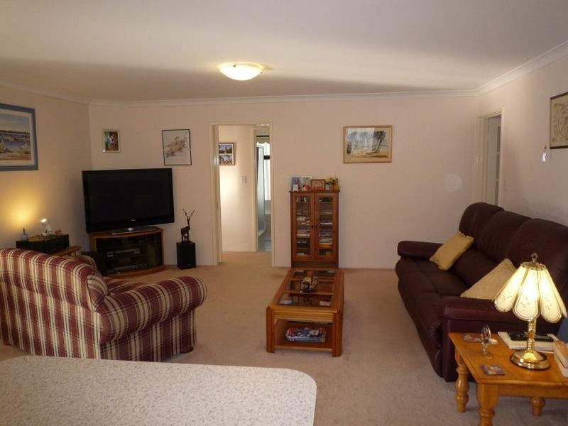 19 Floribunda Avenue, Halls Head WA 6210