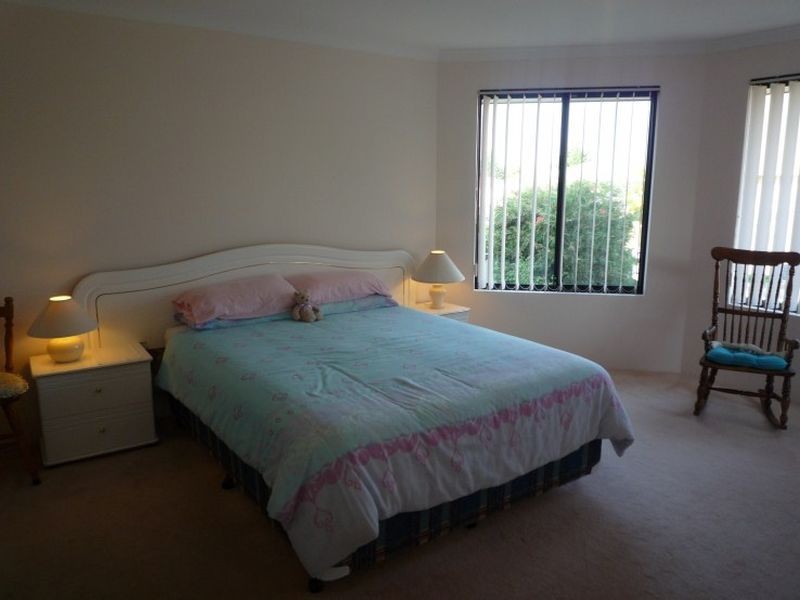 19 Floribunda Avenue, Halls Head WA 6210