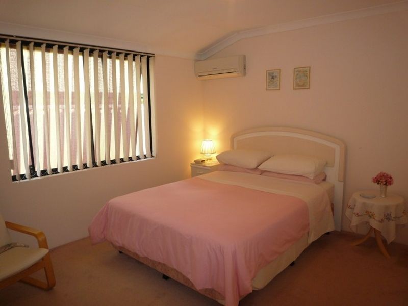 19 Floribunda Avenue, Halls Head WA 6210