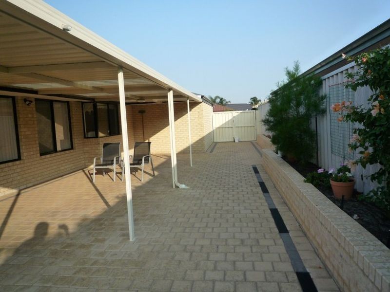 19 Floribunda Avenue, Halls Head WA 6210