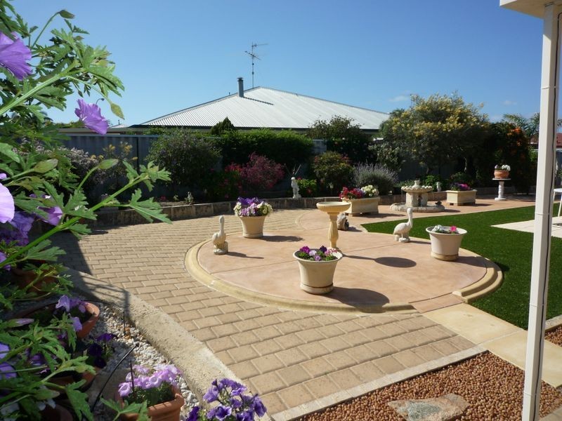 19 Floribunda Avenue, Halls Head WA 6210