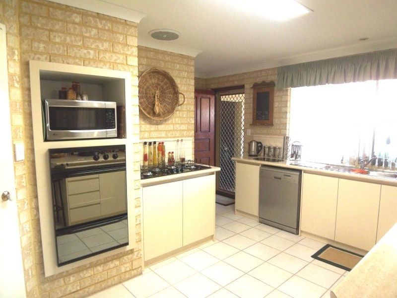 5 Pine Court, Meadow Springs WA 6210