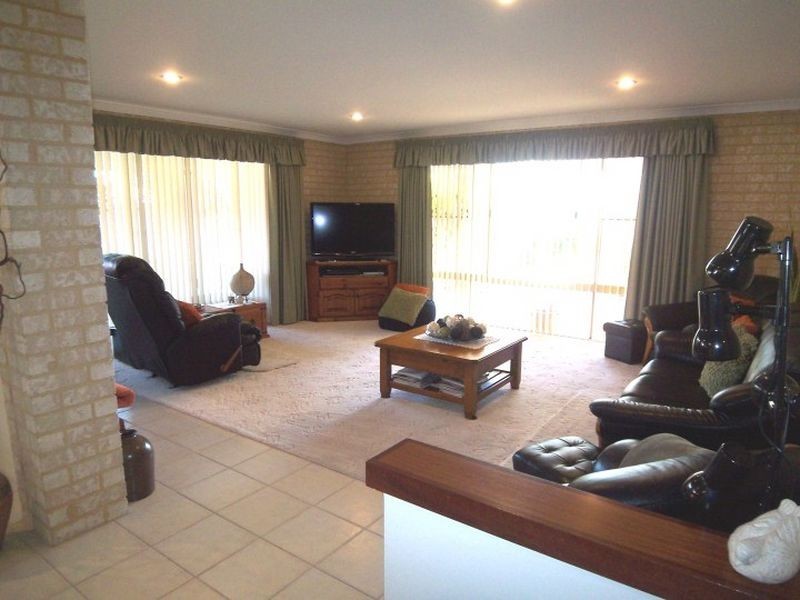 5 Pine Court, Meadow Springs WA 6210