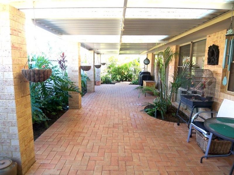 5 Pine Court, Meadow Springs WA 6210