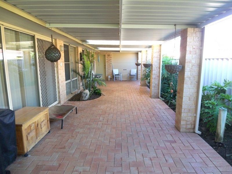 5 Pine Court, Meadow Springs WA 6210