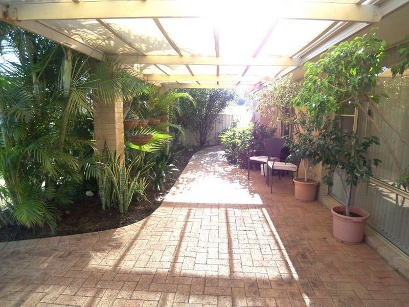 5 Pine Court, Meadow Springs WA 6210