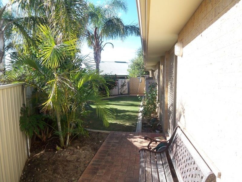 5 Pine Court, Meadow Springs WA 6210