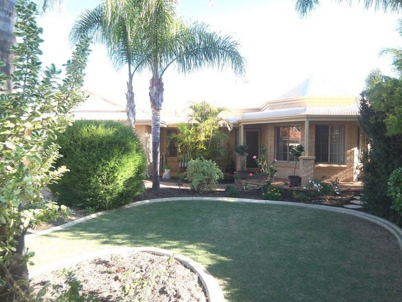 5 Pine Court, Meadow Springs WA 6210