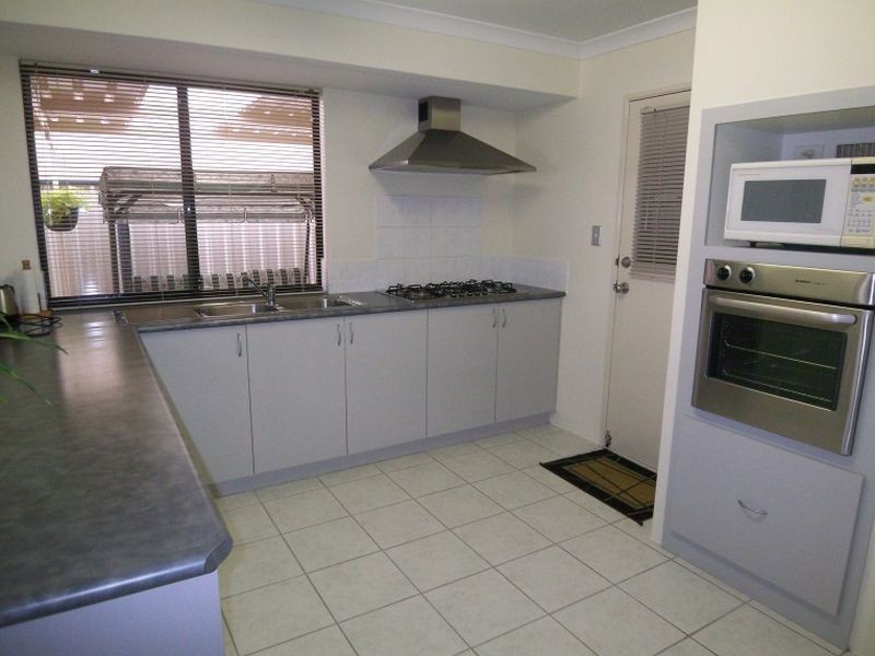 209 Oakmont Avenue, Meadow Springs WA 6210