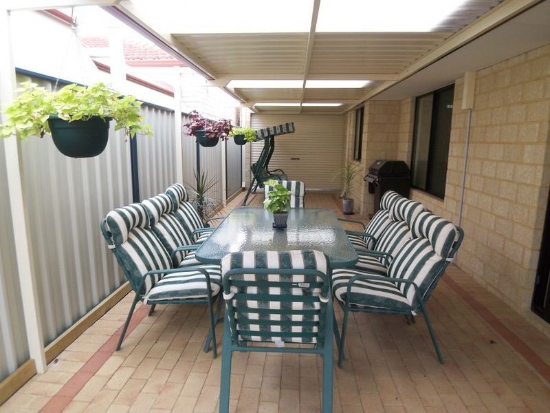 209 Oakmont Avenue, Meadow Springs WA 6210