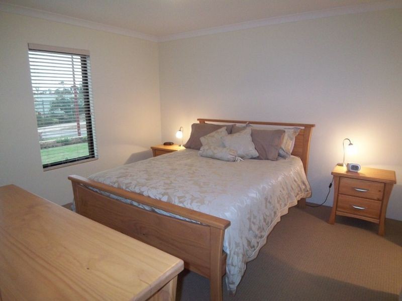 209 Oakmont Avenue, Meadow Springs WA 6210