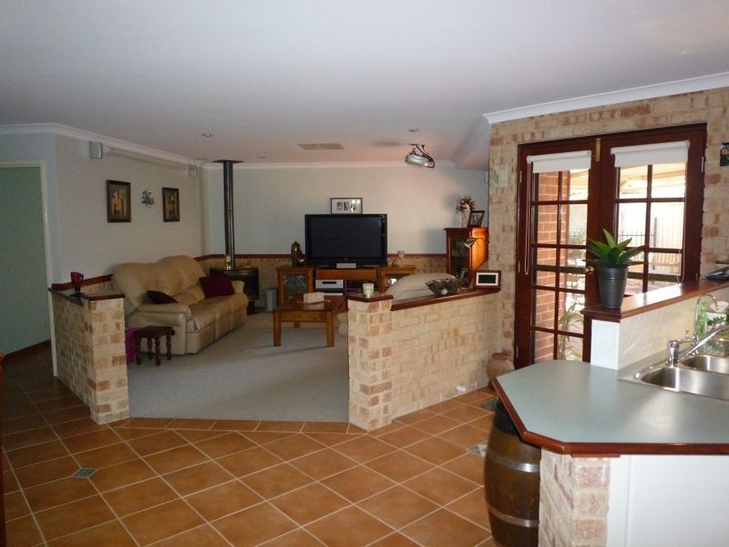 10 Boileau Place, San Remo WA 6210