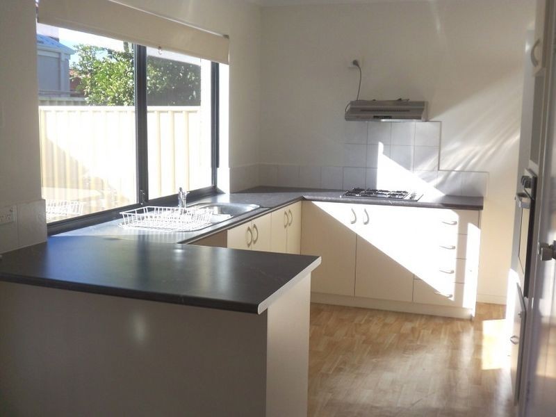 4/6 Churchill Avenue, Dudley Park WA 6210