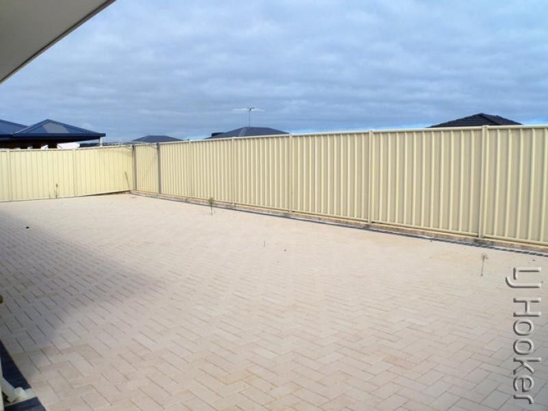 23 Loretta Parkway, Lakelands WA 6180