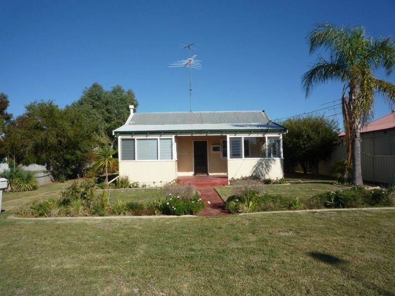 15 Kitchener Street, Dudley Park WA 6210